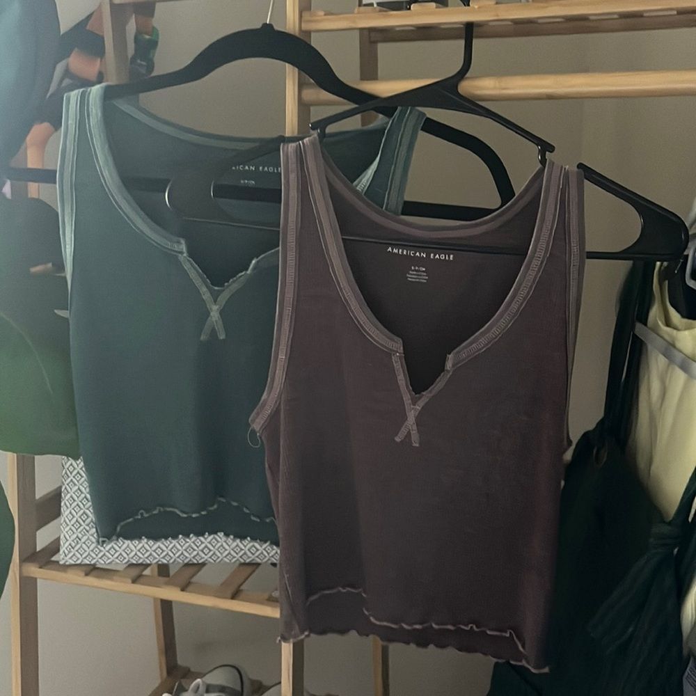 LIKE NEW AMERICAN EAGPE CROPPED TANK TOPS